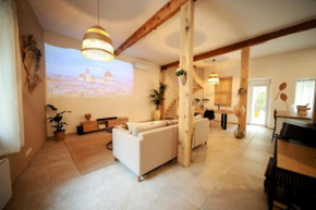 Loveroom avec spa privé et pièce secrète